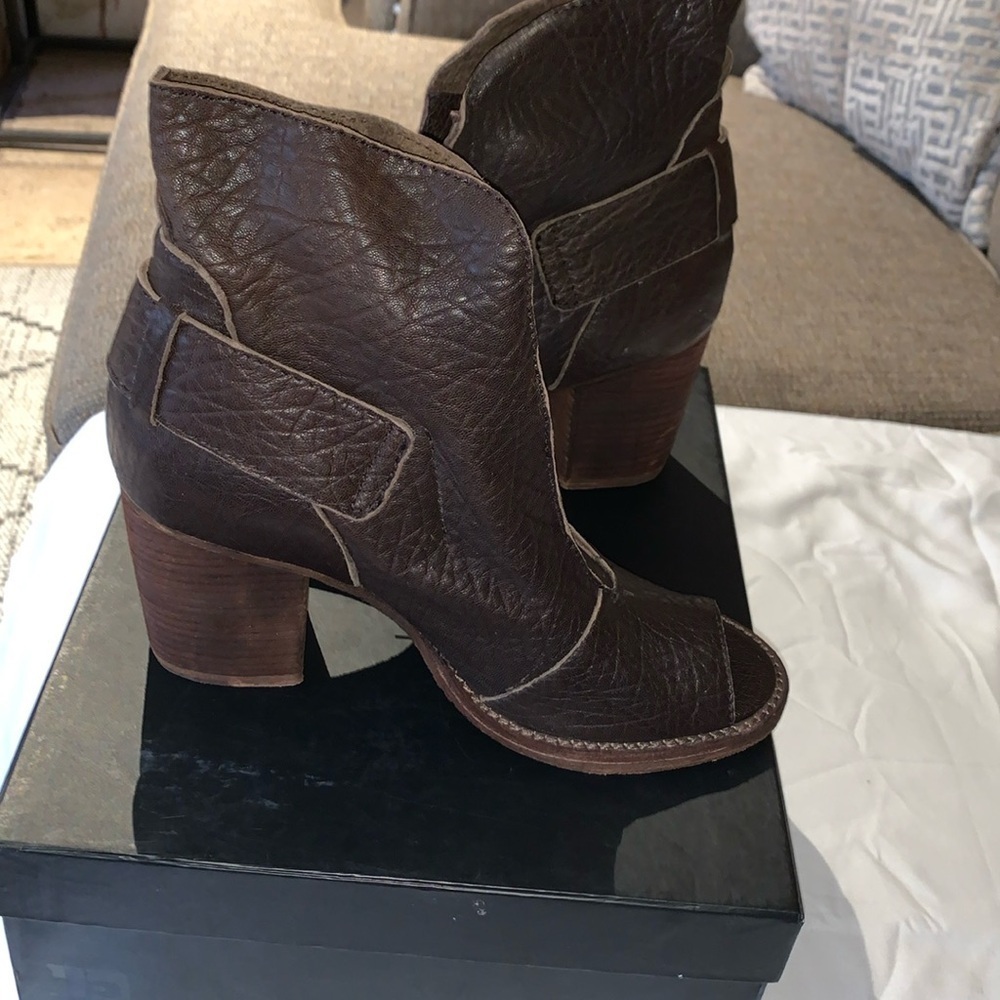 Joe’s Women’s Open Toe Leather Booties “ERIN” Gently Loved 8